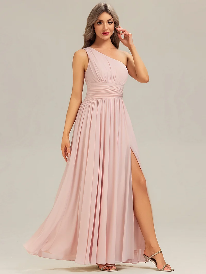 Robe de demoiselle d'honneur longue asymétrique sans manches plissée en A avec fente haute sur la cuisse