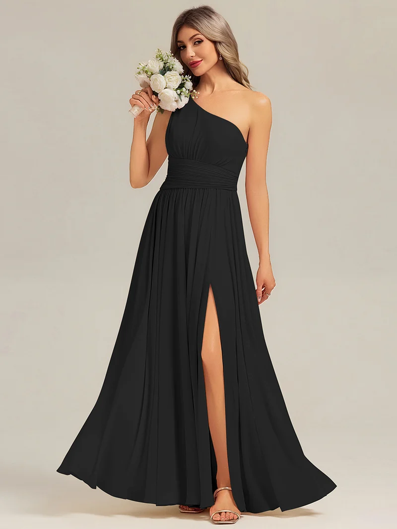 Robe de demoiselle d'honneur longue asymétrique sans manches plissée en A avec fente haute sur la cuisse