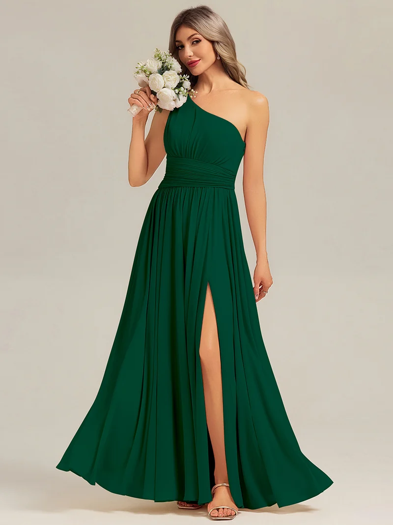 Robe de demoiselle d'honneur longue asymétrique sans manches plissée en A avec fente haute sur la cuisse