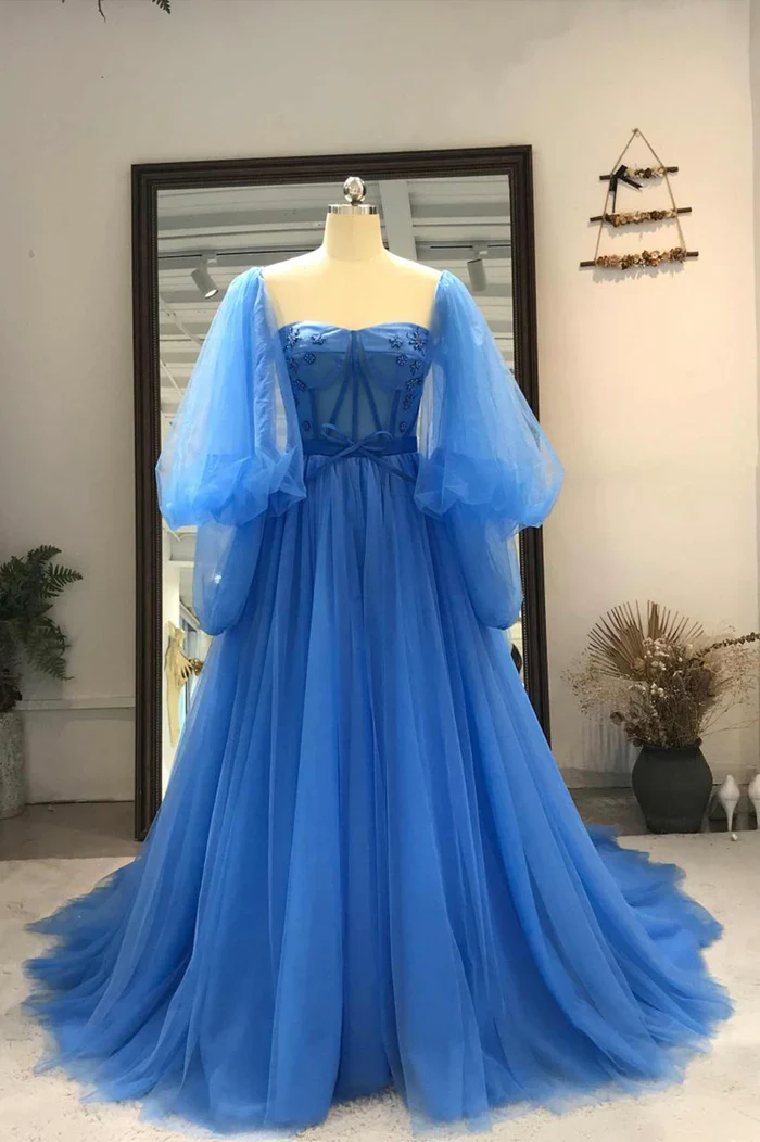 Robe de bal trapèze en tulle à manches longues avec soutien-gorge intégré