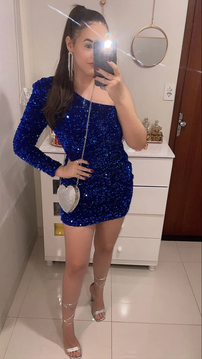 Robe de soirée courte moulante à une épaule et sequins bleu roi