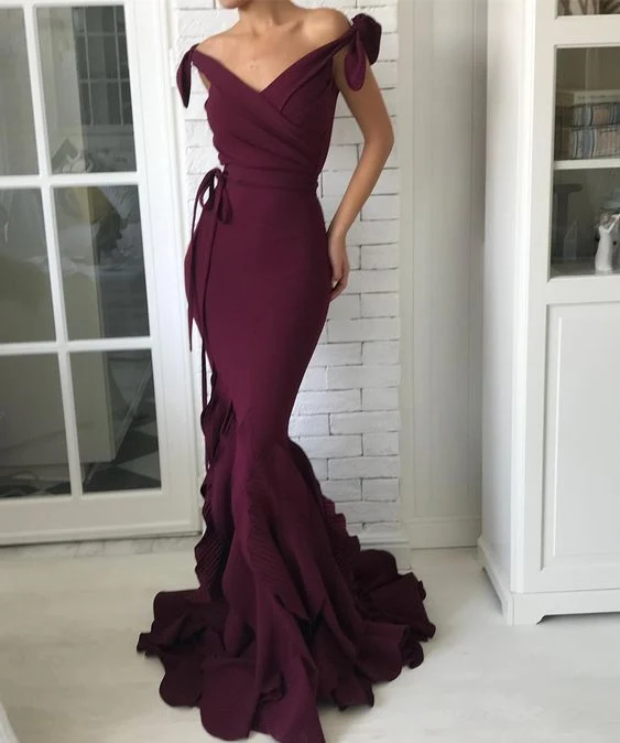 Robe de soirée en satin à col en V et épaules dénudées avec nœud élégant à la taille