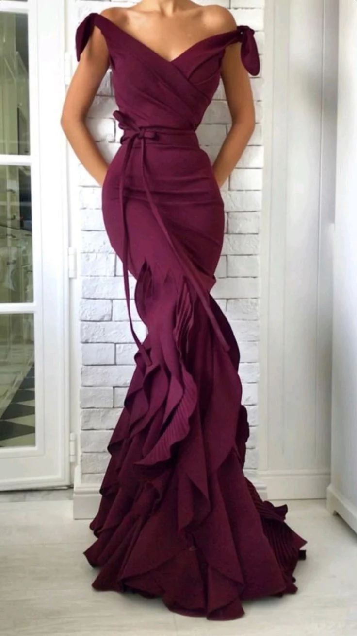 Robe de soirée en satin à col en V et épaules dénudées avec nœud élégant à la taille