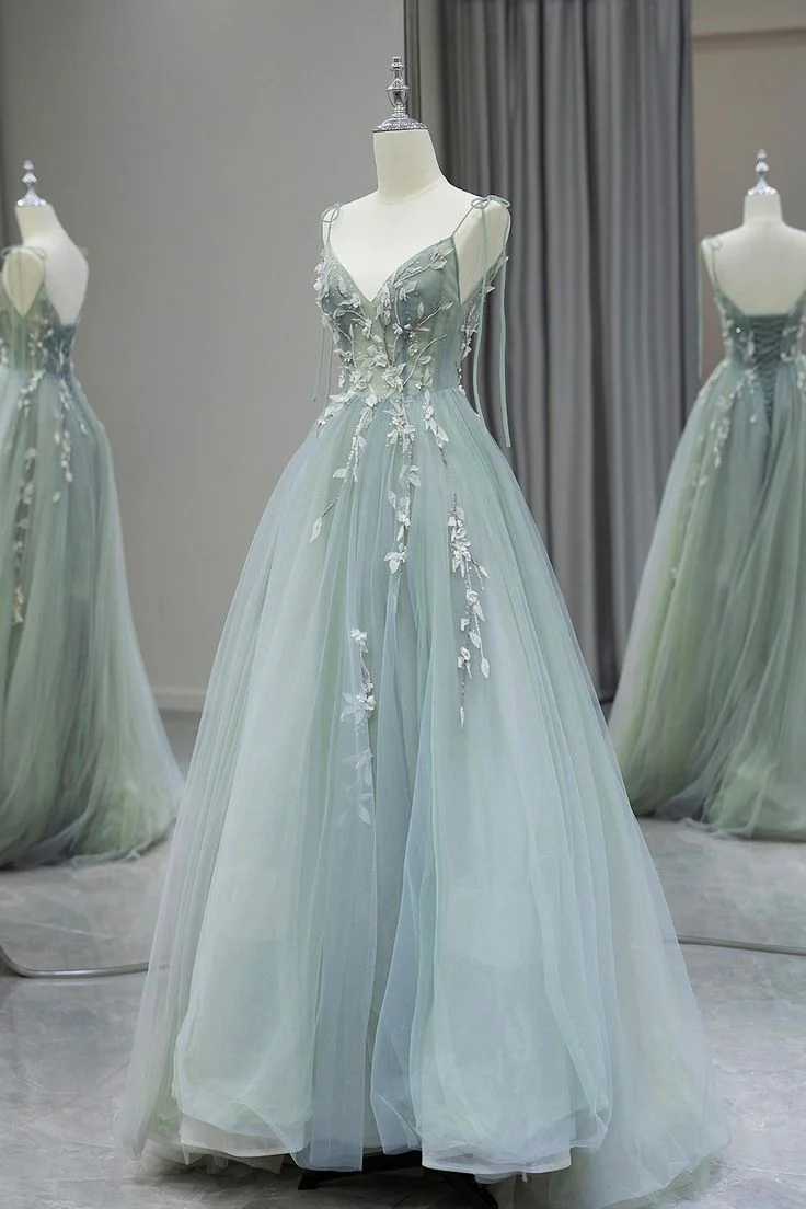 Robe de soirée longue en tulle à bretelles spaghetti et col en V, dos nu