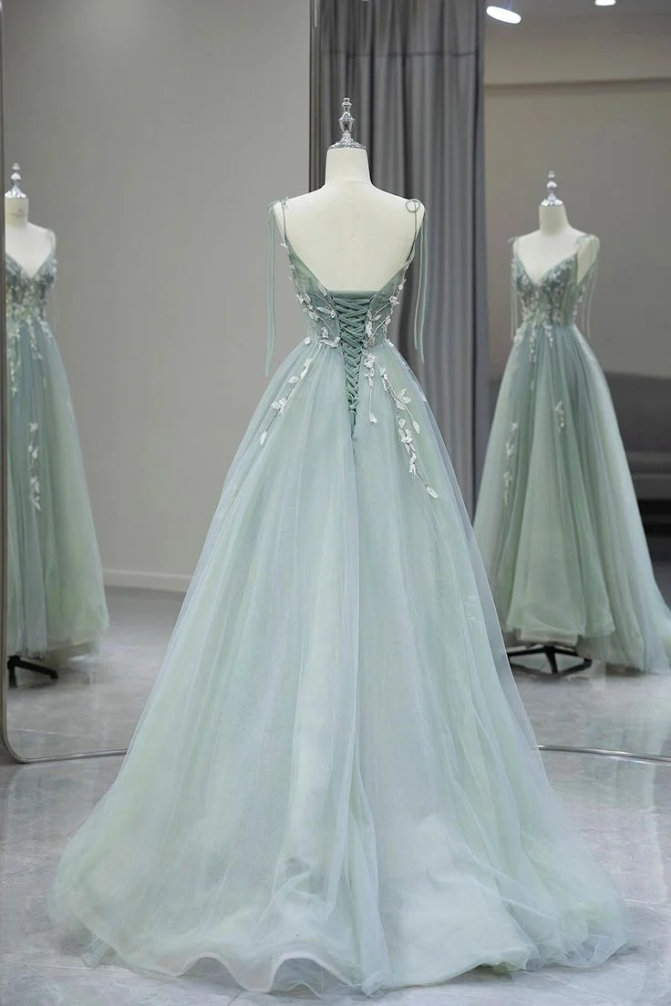 Robe de soirée longue en tulle à bretelles spaghetti et col en V, dos nu