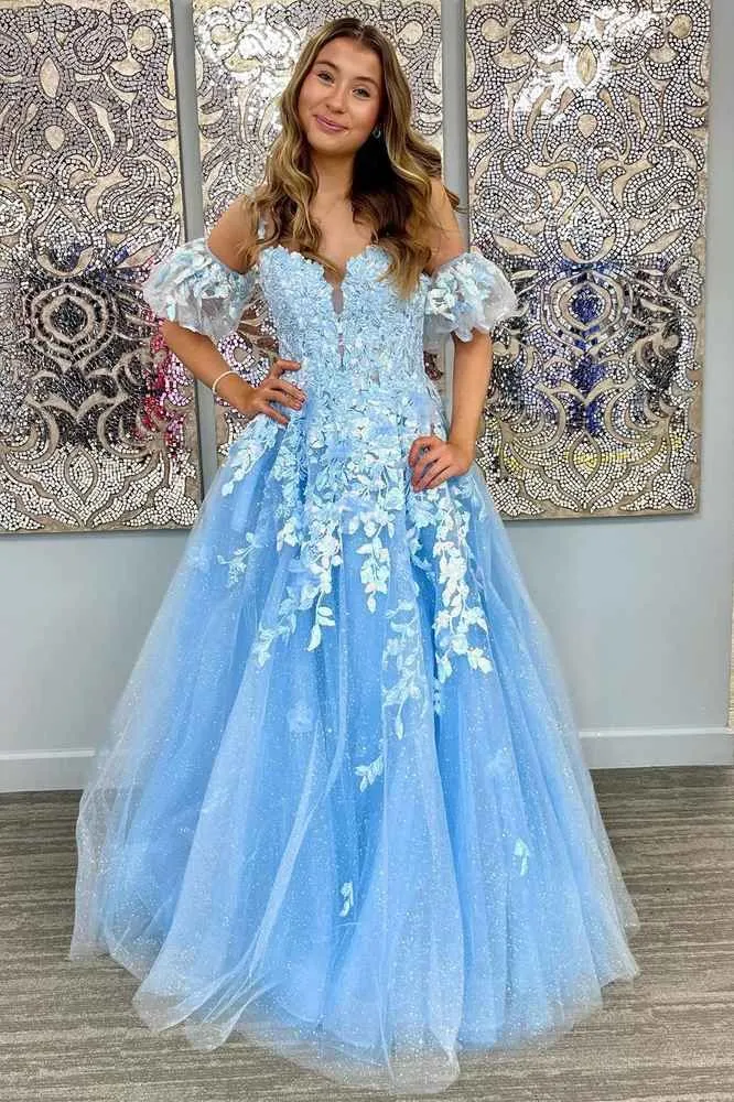 Robe de bal longue en tulle avec décolleté plongeant en V et appliques, coupe trapèze et manches