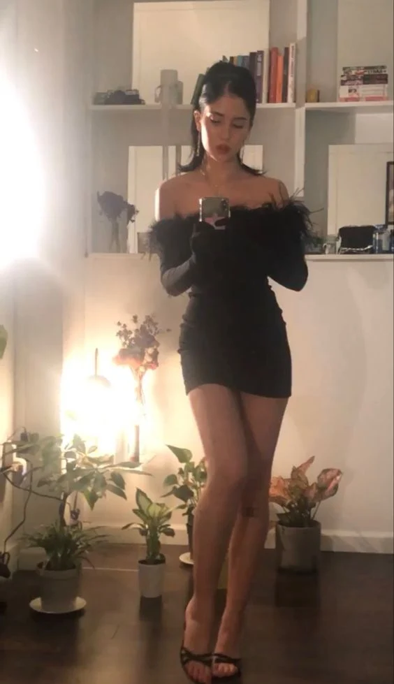 Robe de soirée courte noire en élasthanne à épaules dénudées et fermeture éclair