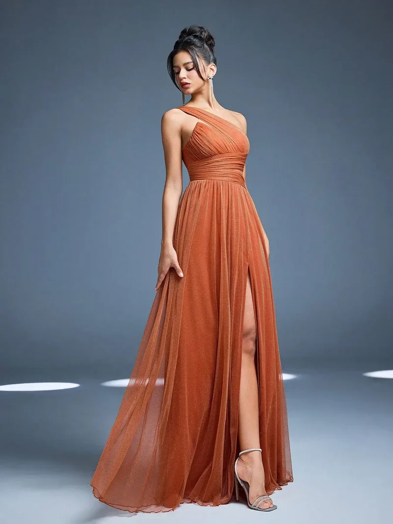 Robe de demoiselle d'honneur terracotta à une épaule et fente haute