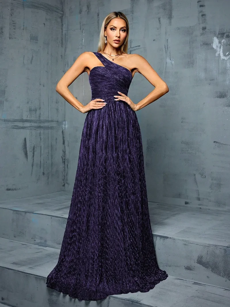 Robe de soirée longue bleue à une épaule avec fil métallique