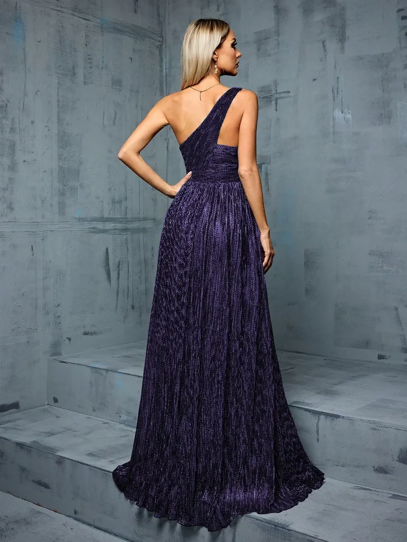 Robe de soirée longue bleue à une épaule avec fil métallique