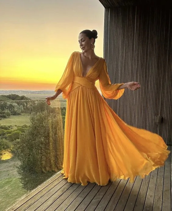 Robe de bal de fin d'année en mousseline à manches longues avec soutien-gorge intégré