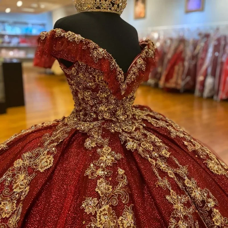 Robe de bal Quinceanera rouge foncé à paillettes et à lacets en tulle