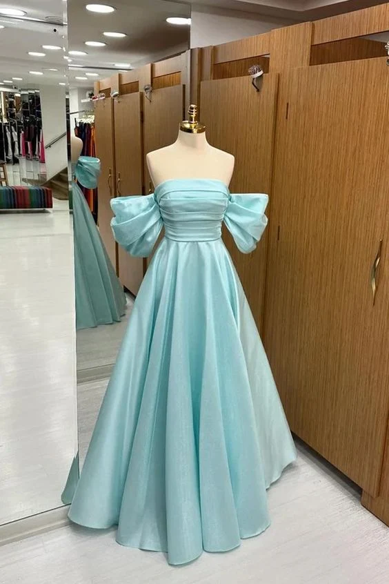 Robe de bal longue en satin bleu à épaules dénudées et coupe trapèze avec dos lacé