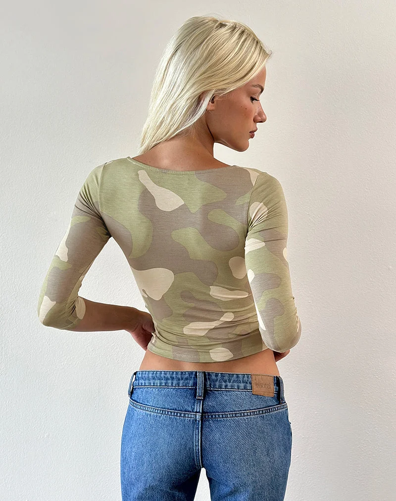 Haut Ciel à encolure en V profond et manches trois-quarts, couleur « Blurry Camo Khaki »