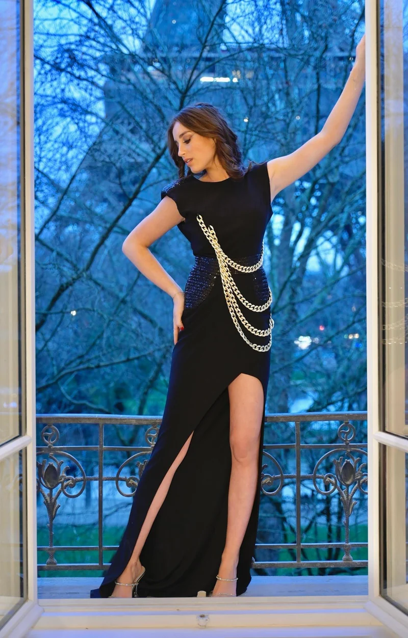 Robe Eugénie à détails broderie et chaînes