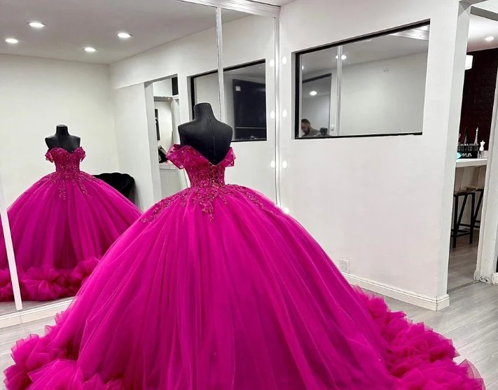 Robe de bal princesse Quinceanera en tulle à volants et appliqués