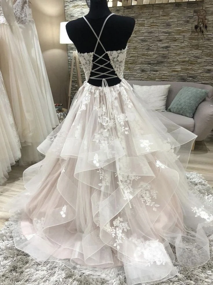 Robe de soirée longue en tulle et dentelle à col en V