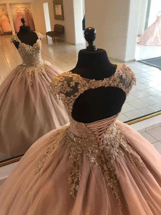 Robe de bal en tulle, coupe trapèze, sans manches, avec lacets dans le dos