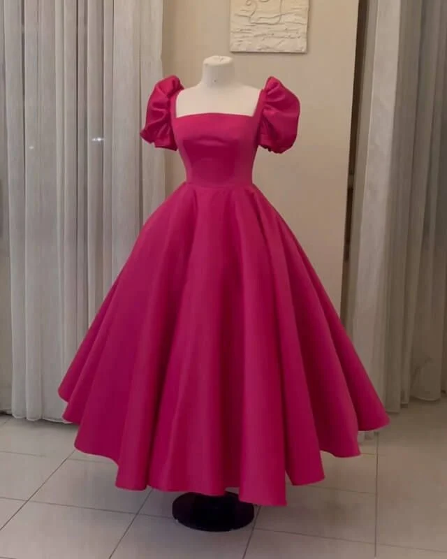 Robe de bal en satin longueur cheville avec manches bouffantes et soutien-gorge intégré
