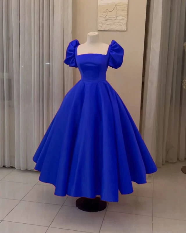Robe de bal en satin longueur cheville avec manches bouffantes et soutien-gorge intégré