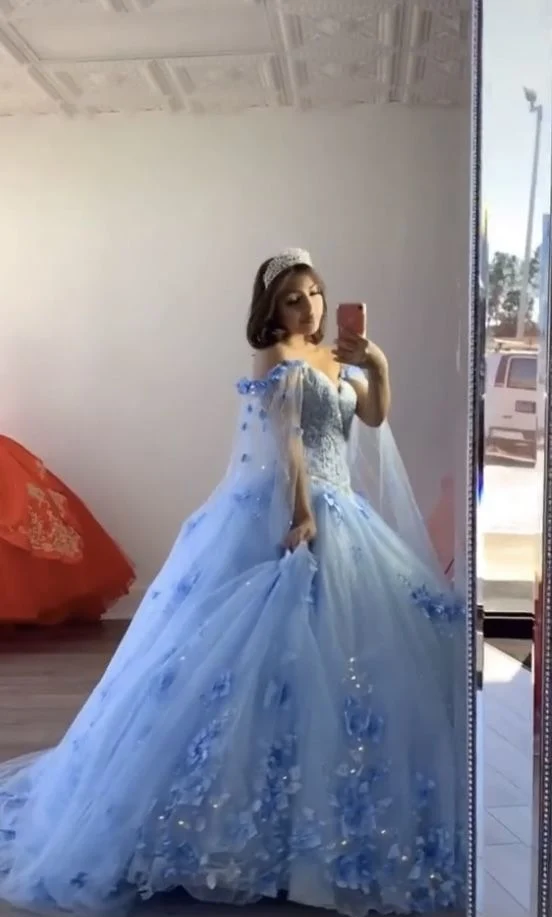 Robe de bal princesse trapèze en tulle bleu à lacets