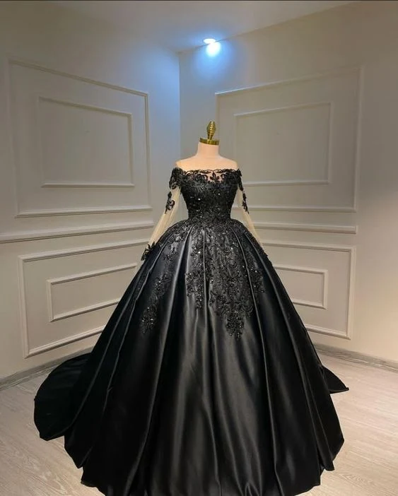 Robe de bal noire en satin à épaules dénudées et manches longues avec fente