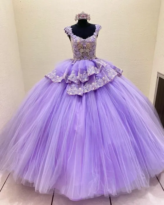 Robe de bal en tulle violet avec lacets dans le dos