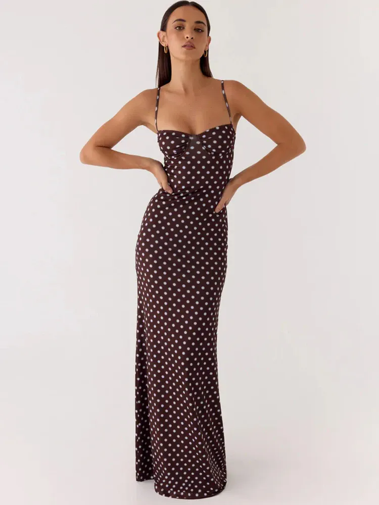 Robe longue marron à pois dos nu à bretelles fines
