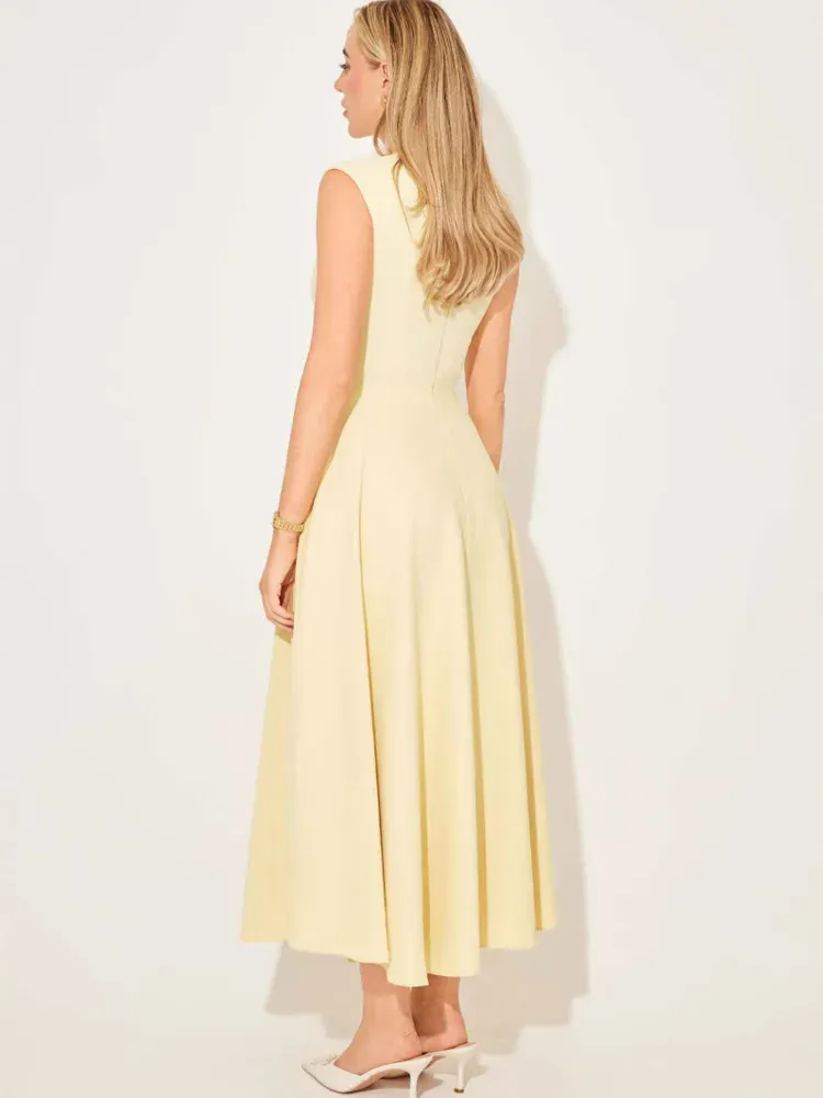 Robe habillée midi sans manches évasée
