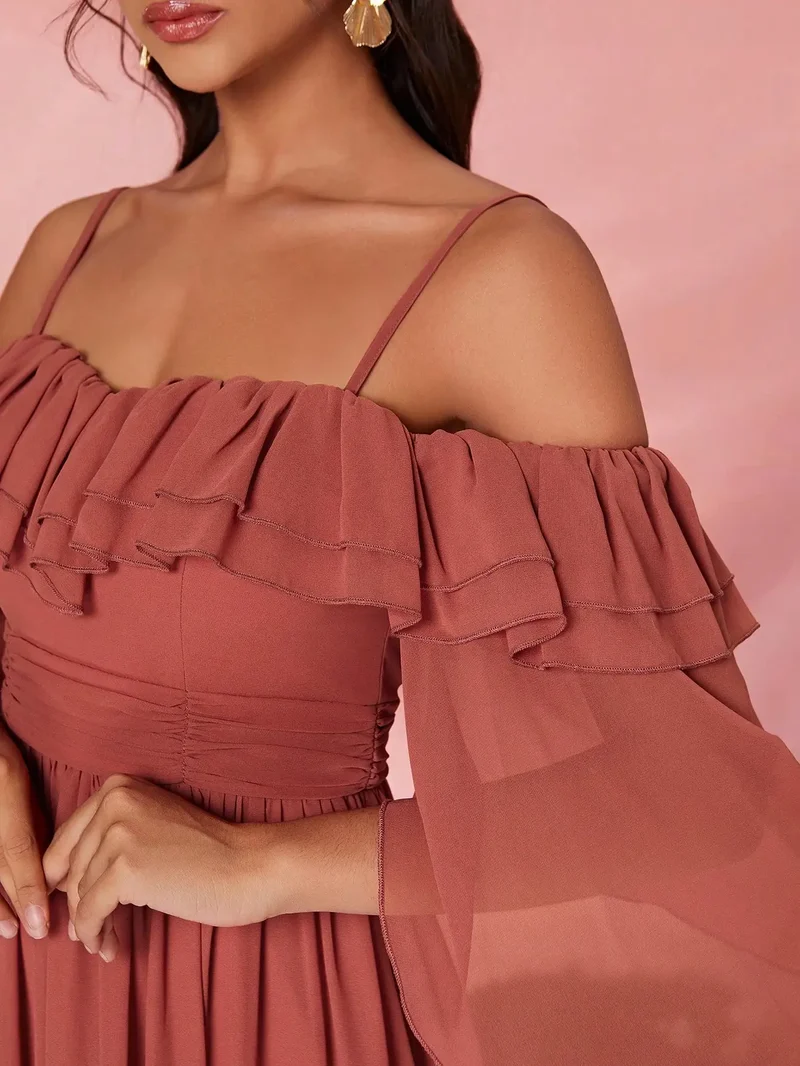 Robe de soirée longue terracotta avec col à volants manches longues