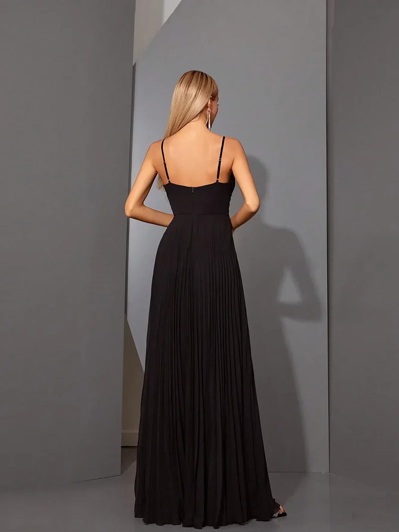 Robe de soirée longue noire avec appliqués