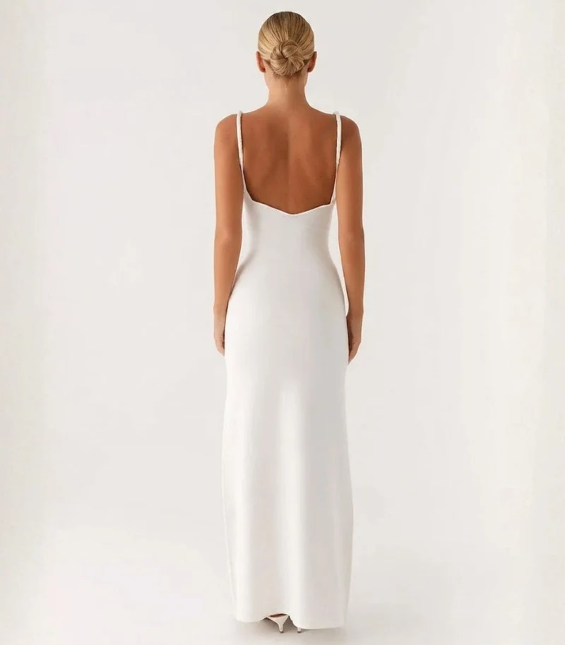Robe de soirée longue et fluide à bretelles torsadées