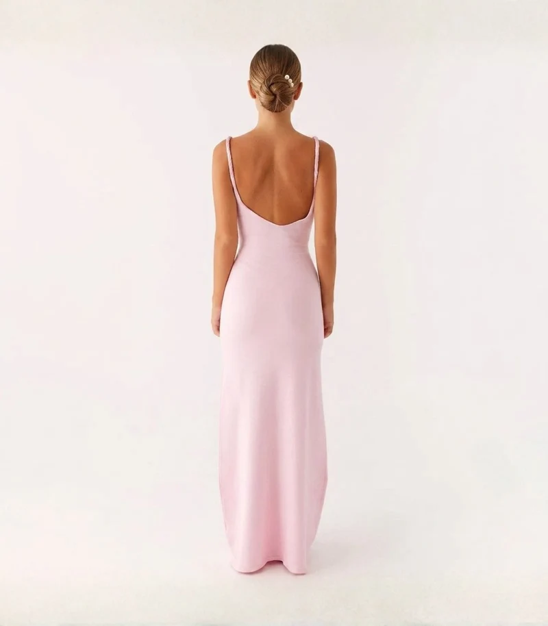 Robe de soirée longue et fluide à bretelles torsadées