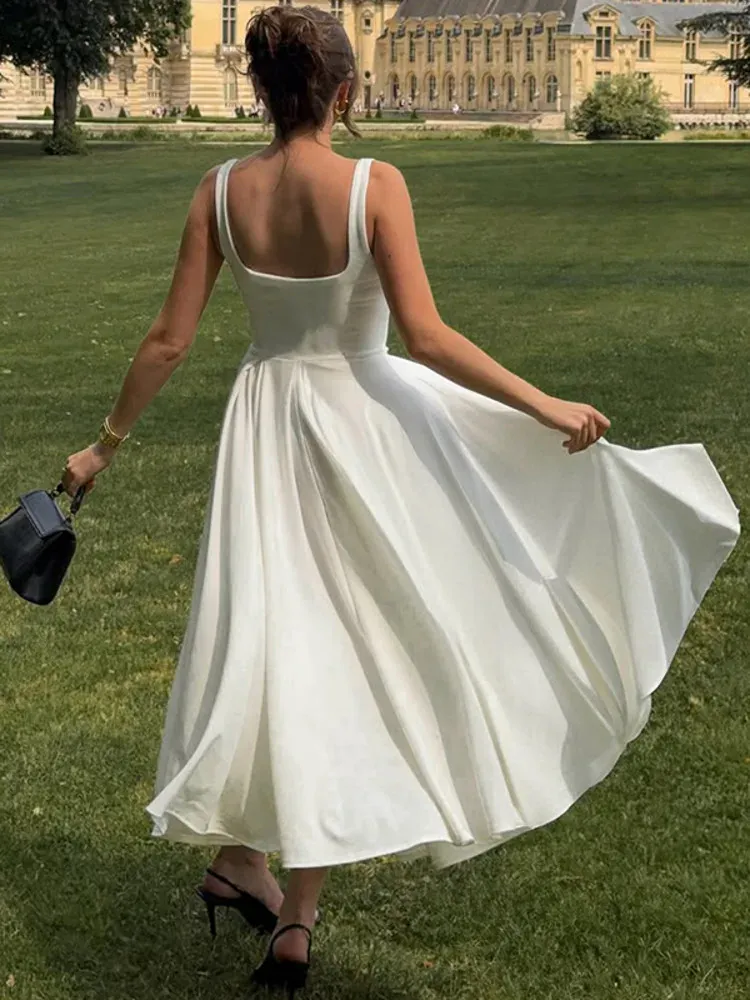 Robe de cocktail midi fluide à bretelles
