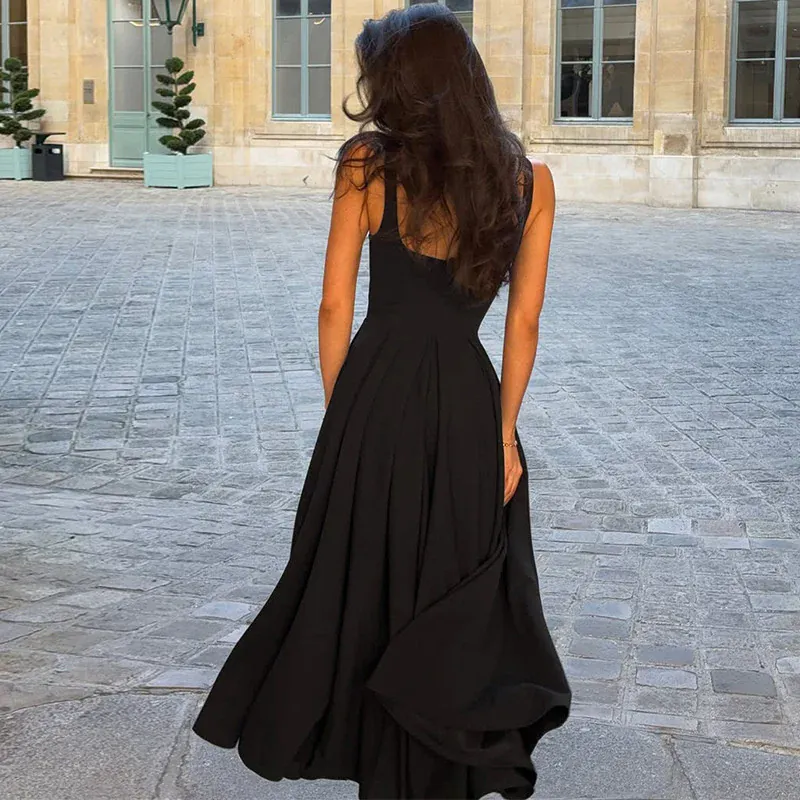 Robe de cocktail midi fluide à bretelles
