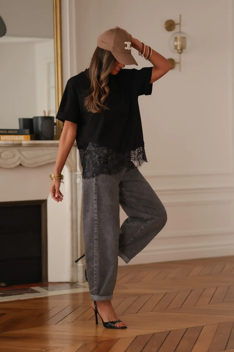 Tee-shirt noir en dentelle