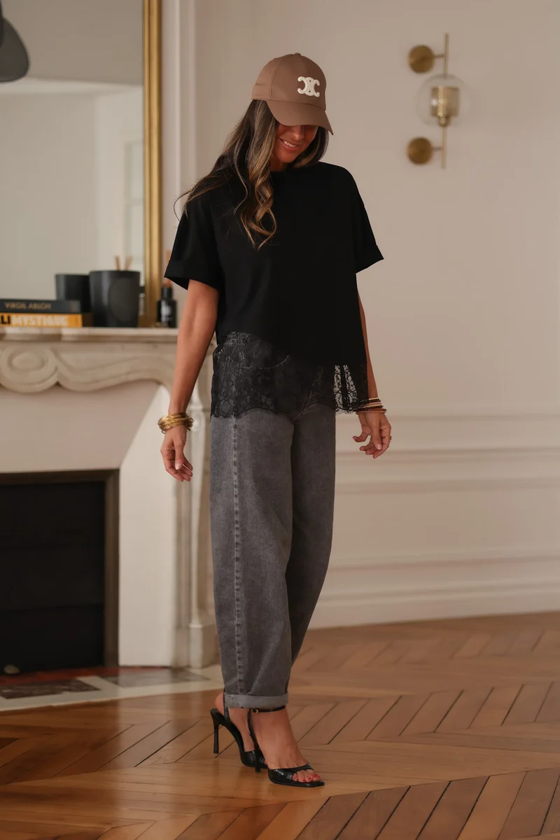 Tee-shirt noir en dentelle