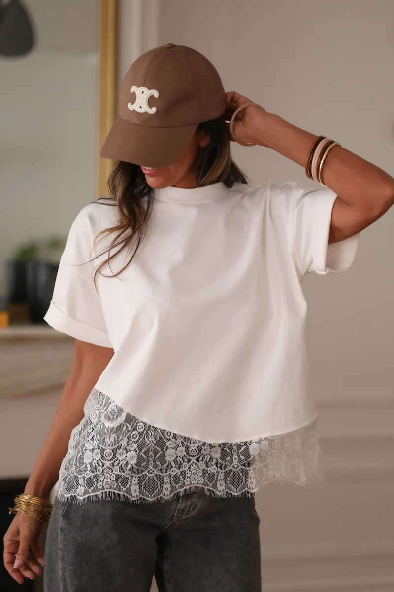 Tee-shirt blanc en dentelle
