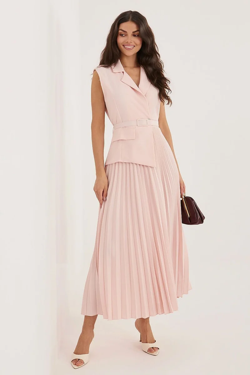 Robe longue plissée rose sans manches