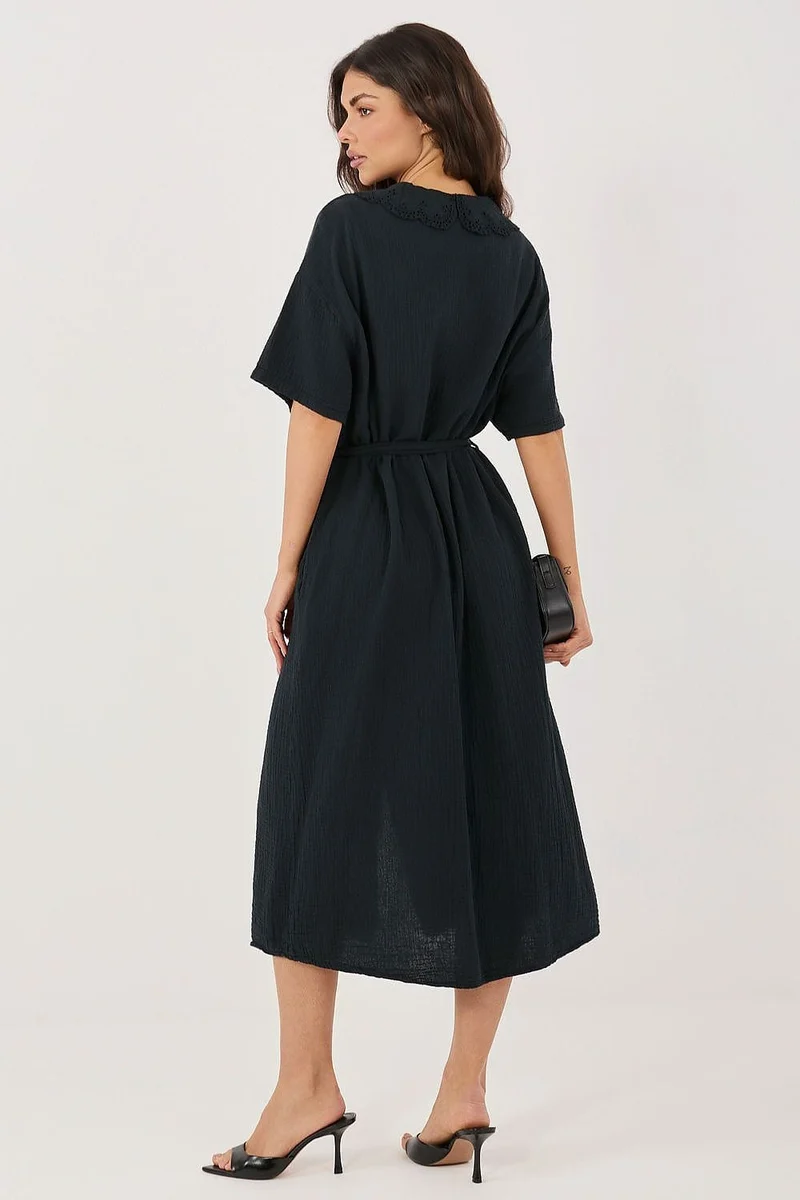 Robe chemise noire midi manches courtes