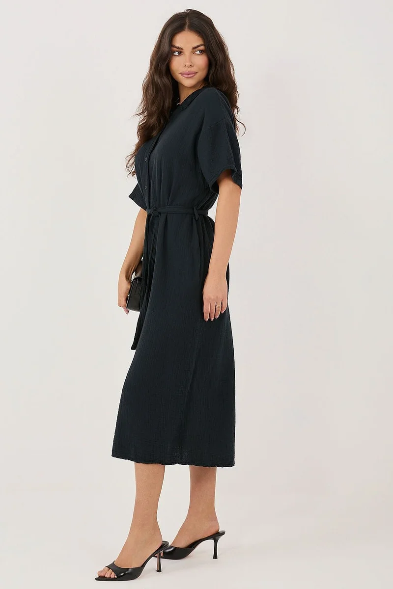 Robe chemise noire midi manches courtes