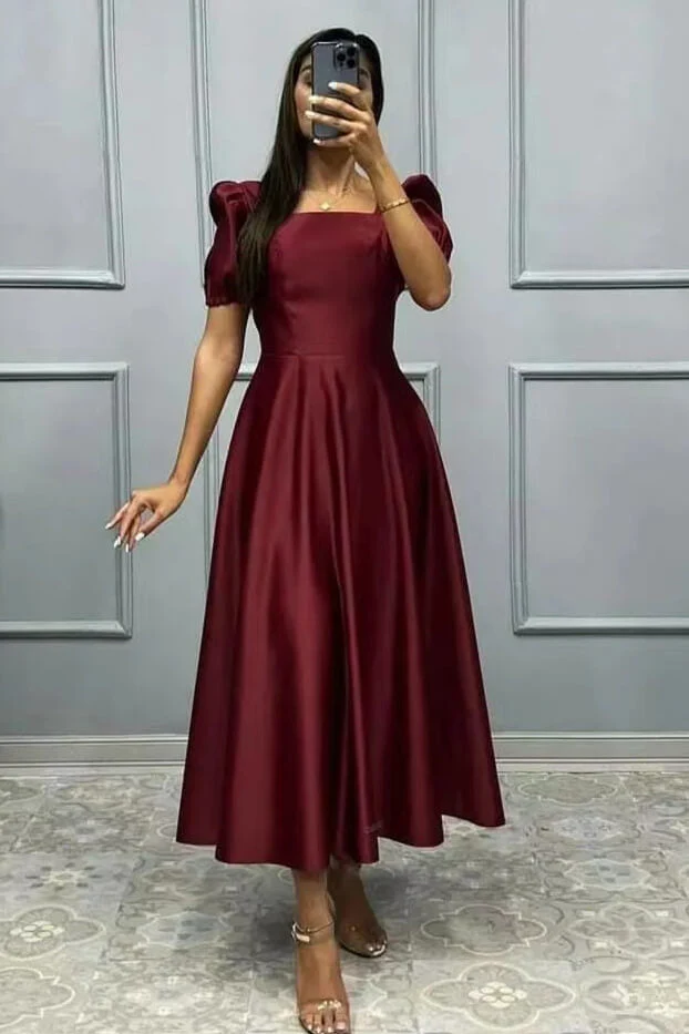 Robe de bal élégante coupe trapèze à manches courtes et décolleté carré
