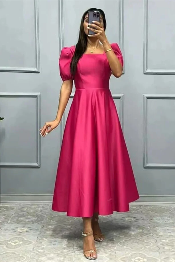Robe de bal élégante coupe trapèze à manches courtes et décolleté carré