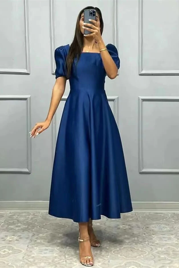 Robe de bal élégante coupe trapèze à manches courtes et décolleté carré