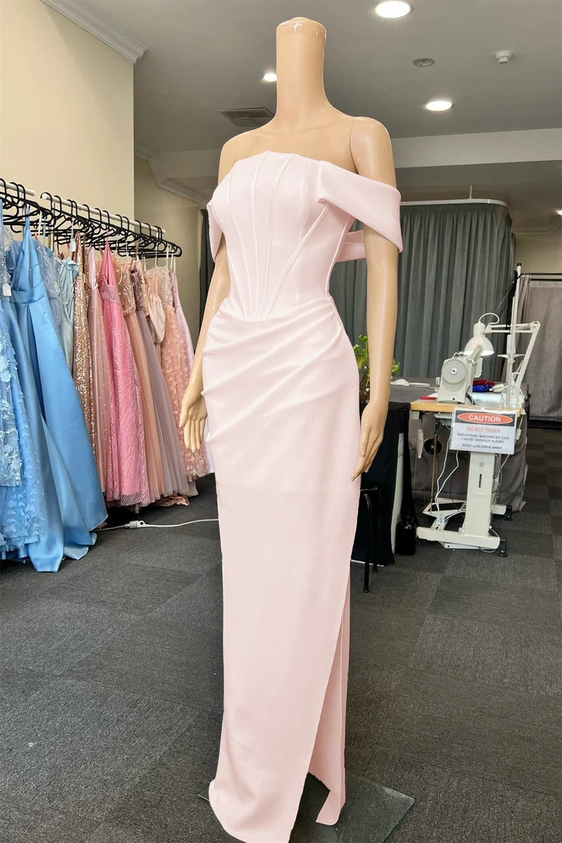 Robe de bal sirène blanche élégante à épaules dénudées et plissée avec fente