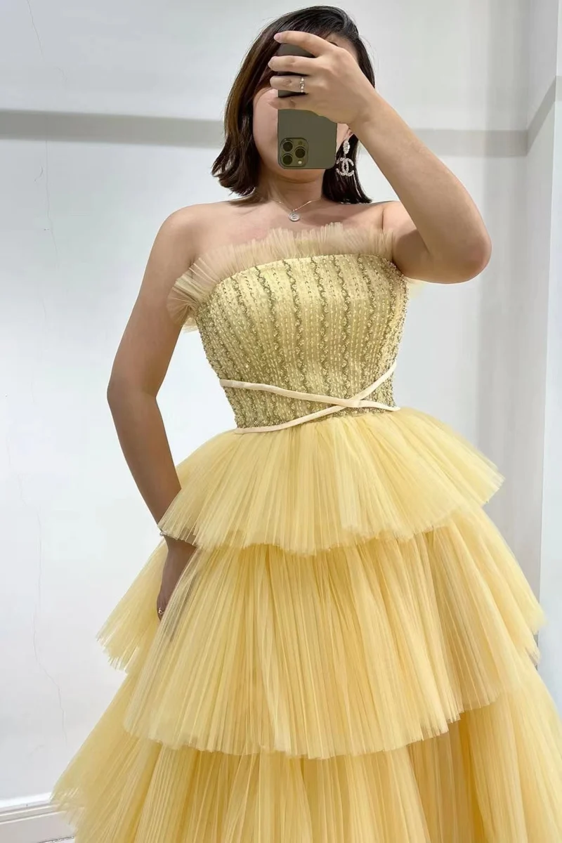 Robe de bal bustier sans manches en tulle superposé Daffodil : une robe élégante et intemporelle