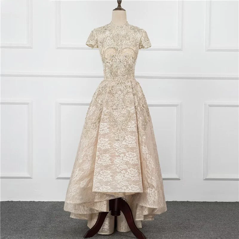 Robe de bal trapèze à paillettes et appliques, longue plissée et à manches courtes