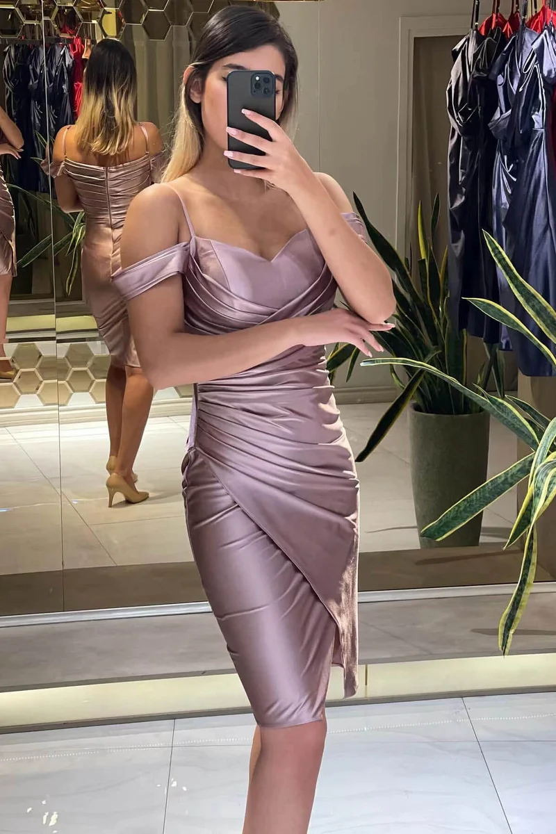 Robe de bal sirène courte à bretelles spaghetti avec fente sur la cuisse