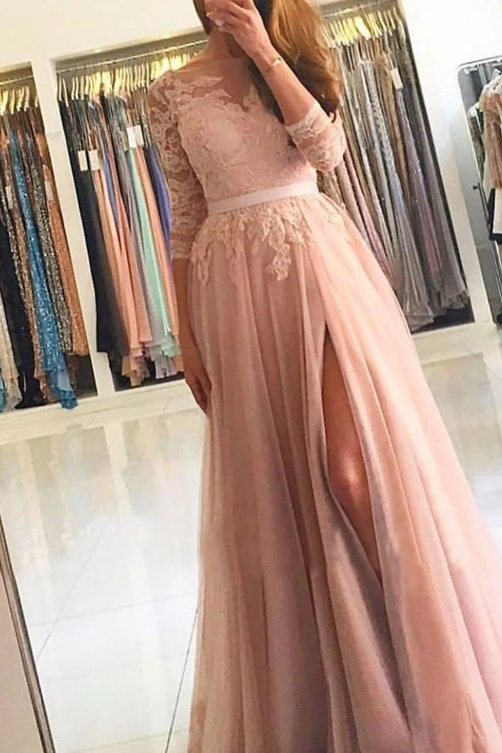 Robe de bal élégante à manches longues et coupe trapèze en dentelle avec fente sur la cuisse