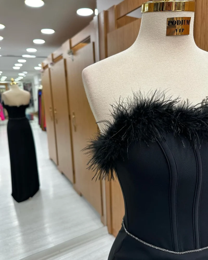 Robe de soirée longue noire à paillettes et plumes, style sirène, sans bretelles